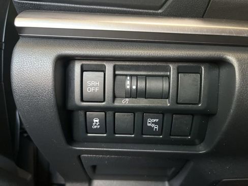 Used 2019 Subaru Crosstrek 2.0i Limited w/ Moonroof Package w/Navigation AWD/4WD image 14