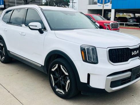 Used 2024 Kia Telluride EX w/ EX Captain's Chair Package image 1