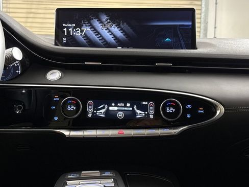 Certified 2025 Genesis GV70 2.5T image 19