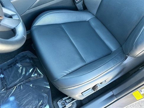 Used 2023 Toyota Crown Limited image 18