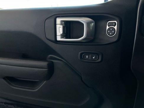 Used 2022 Jeep Wrangler Unlimited Sport image 33