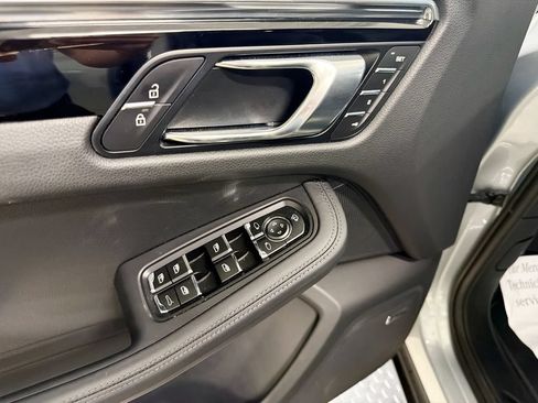 Used 2026 Porsche Macan AWD/4WD image 19