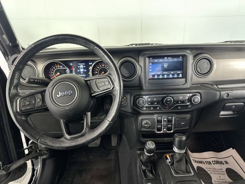 Used 2021 Jeep Gladiator Sport image 3