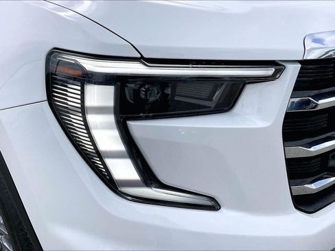 Used 2025 GMC Acadia Elevation image 33