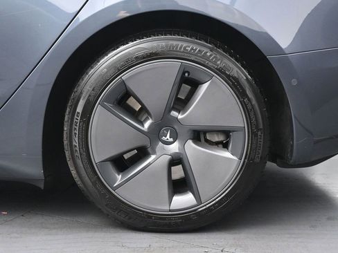 Used 2022 Tesla Model 3 Standard Range image 37