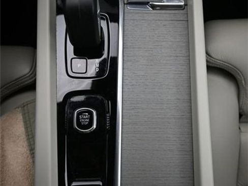 Used 2023 Volvo S60 B5 Ultimate w/ Climate Package image 10