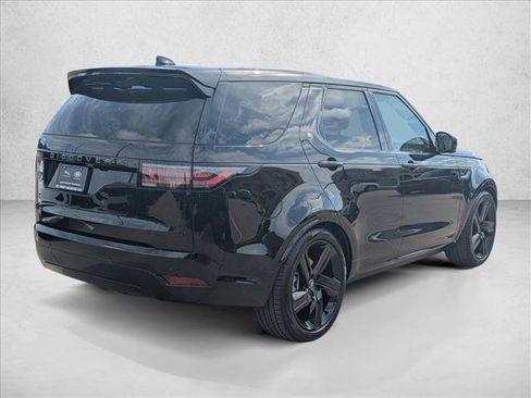New 2025 Land Rover Discovery Dynamic SE image 2