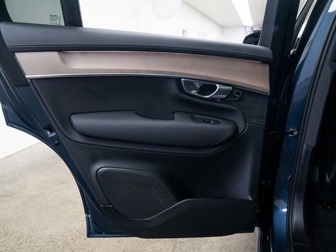 Used 2025 Volvo XC90 B6 Plus image 19