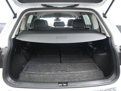 Used 2023 Volkswagen Tiguan SE FWD image 13