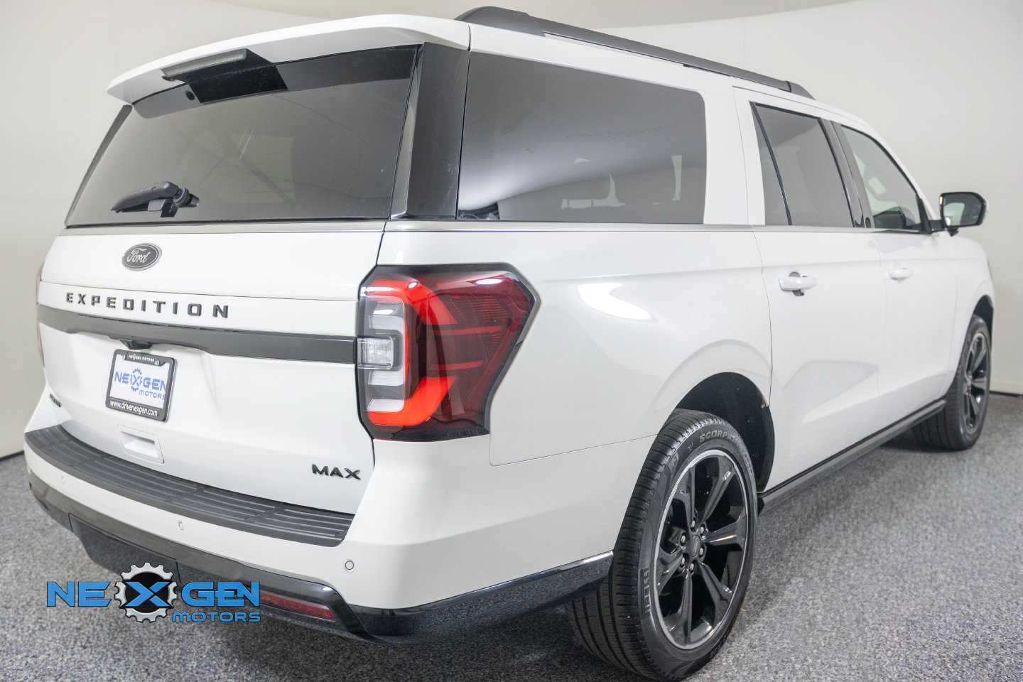Used 2024 Ford Expedition Max Limited AWD/4WD image 38