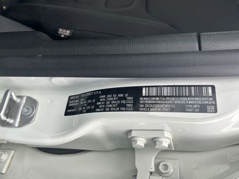 Certified 2021 Jeep Renegade Latitude w/ Convenience Group AWD/4WD image 32