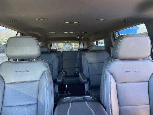 Used 2025 GMC Yukon XL Denali AWD/4WD image 19