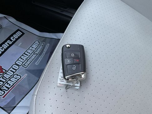 Used 2021 Volkswagen Tiguan SE R-Line image 23