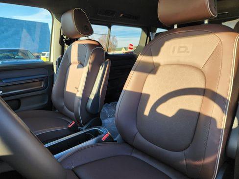 New 2025 Volkswagen ID. Buzz Pro S image 8