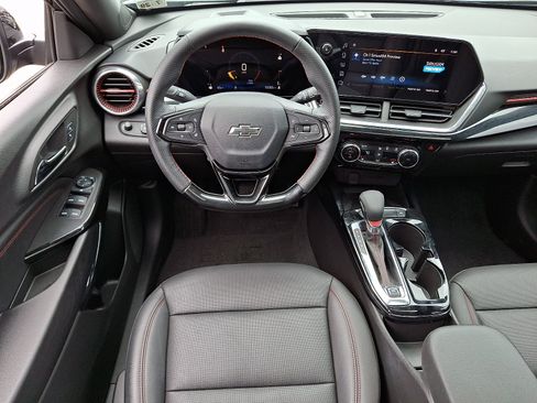 Used 2025 Chevrolet Trax RS w/ Sunroof Package FWD image 12