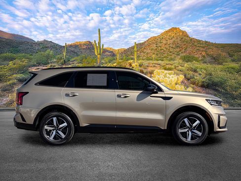 Certified 2021 Kia Sorento S FWD image 3