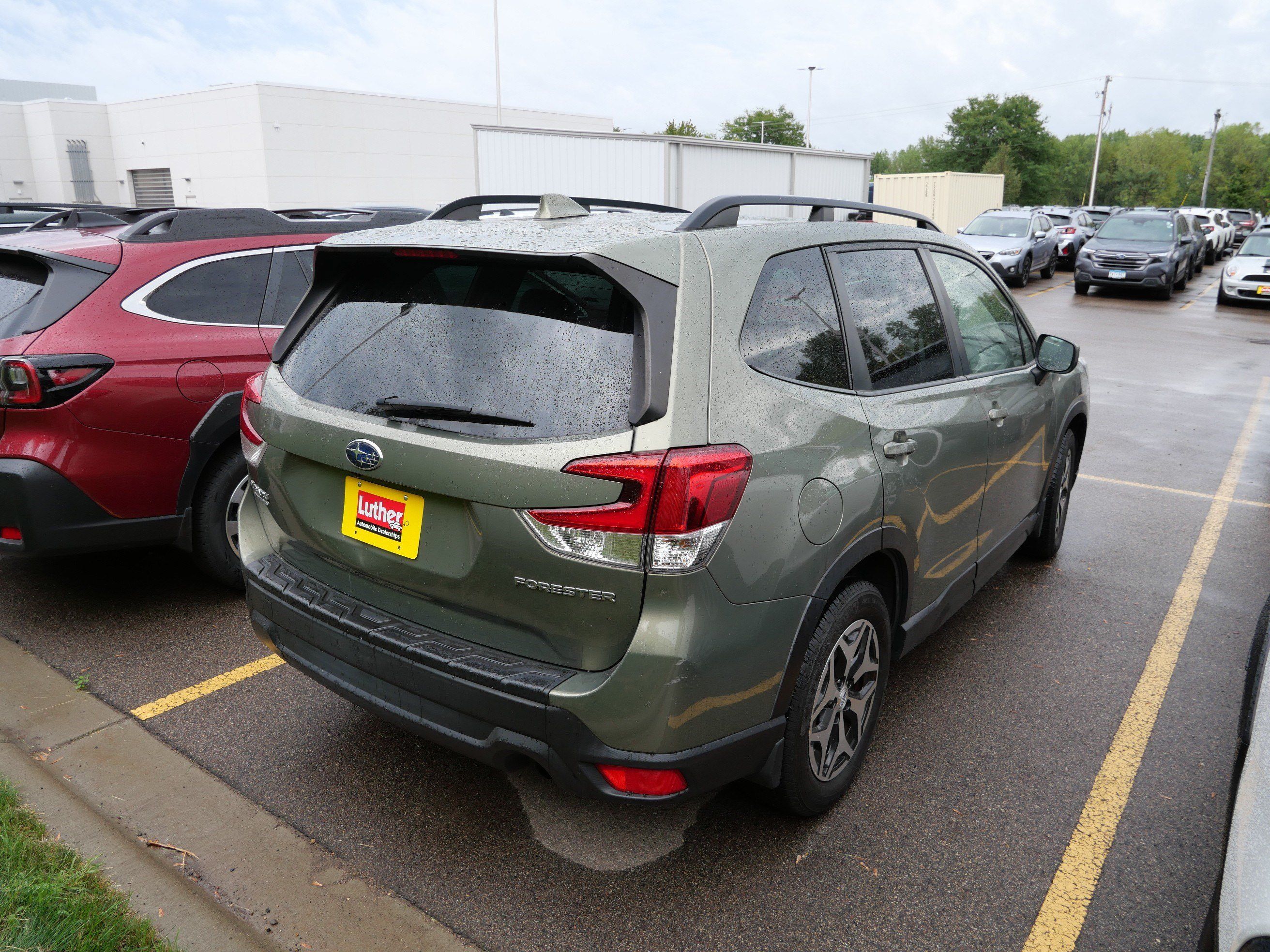 Used 2021 Subaru Forester Premium AWD/4WD image 8