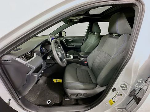 Used 2024 Toyota RAV4 SE w/ Convenience Package image 21