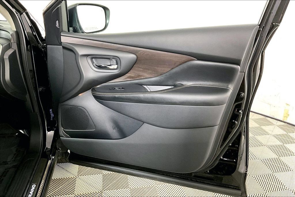 Used 2024 Nissan Murano Platinum w/ Cargo Package FWD image 24
