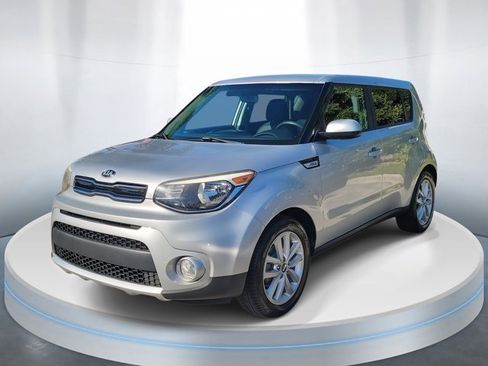 Used 2018 Kia Soul + image 2