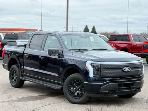 Used 2025 Ford F150 Lightning XLT AWD/4WD image 45