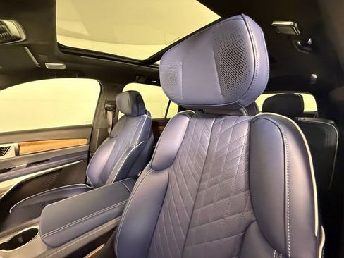 New 2026 Cadillac Vistiq Premium Luxury AWD/4WD image 5
