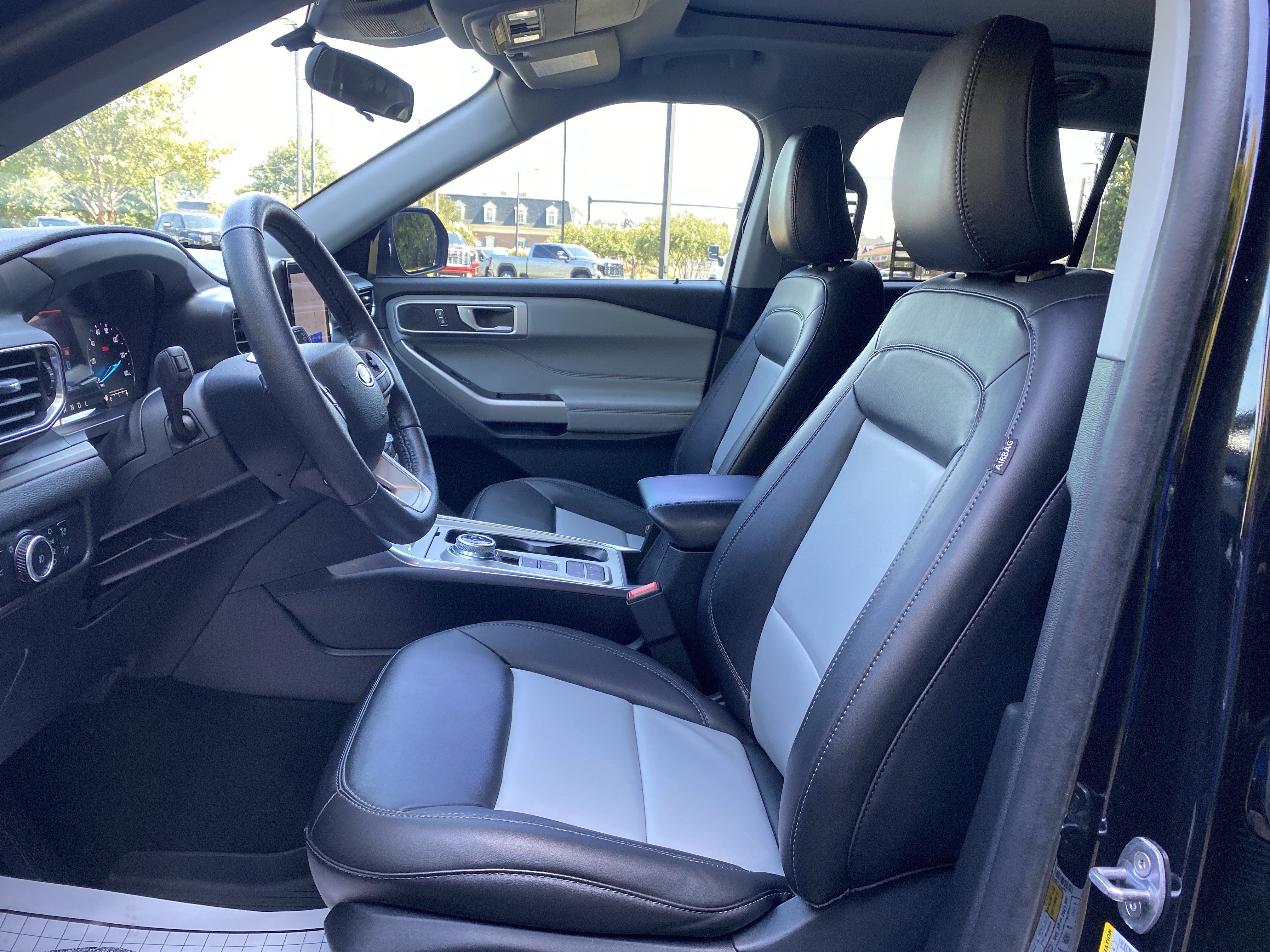 Used 2023 Ford Explorer XLT w/ Equipment Group 202A RWD image 16