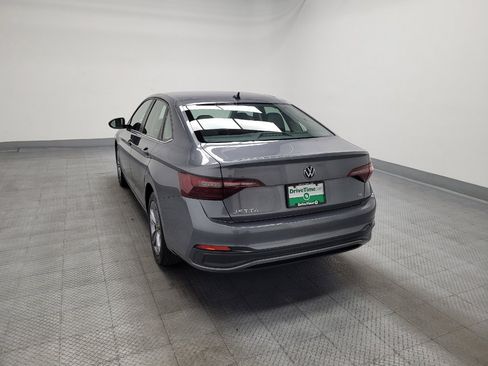 Used 2024 Volkswagen Jetta SE FWD image 6