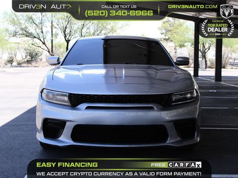 Used 2015 Dodge Charger SE RWD image 2