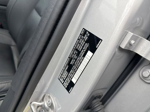 Used 2025 Volvo XC40 B5 Plus image 20