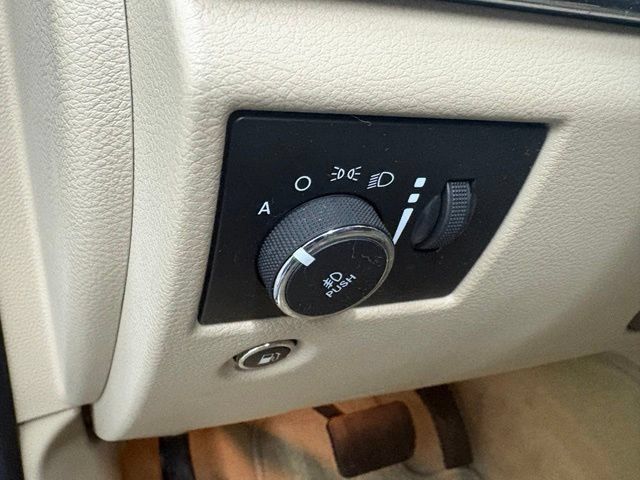 Used 2014 Jeep Grand Cherokee Overland w/ Advanced Technology Group AWD/4WD image 21