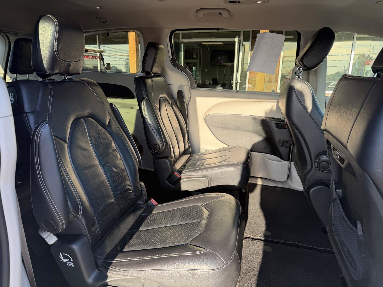 Used 2022 Chrysler Pacifica Touring-L FWD image 18