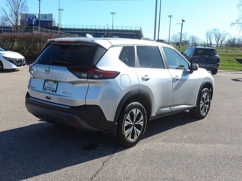 Used 2023 Nissan Rogue SV image 6