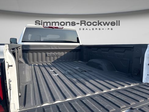 Used 2025 GMC Sierra 2500 AT4 AWD/4WD image 13