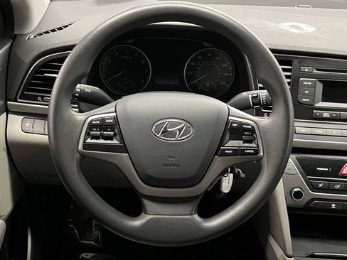 Used 2017 Hyundai Elantra SE image 8