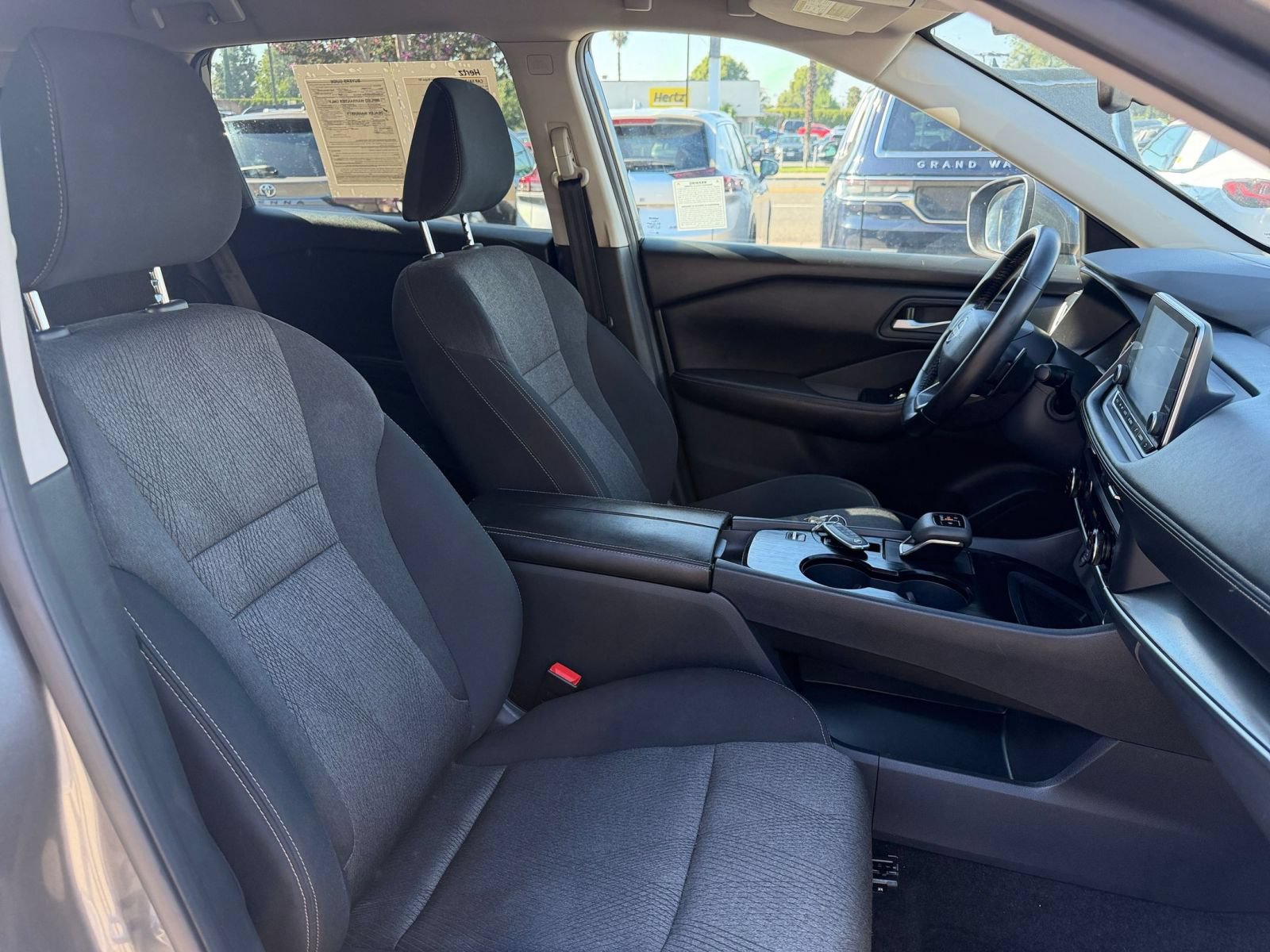 Used 2025 Nissan Rogue SV FWD image 37