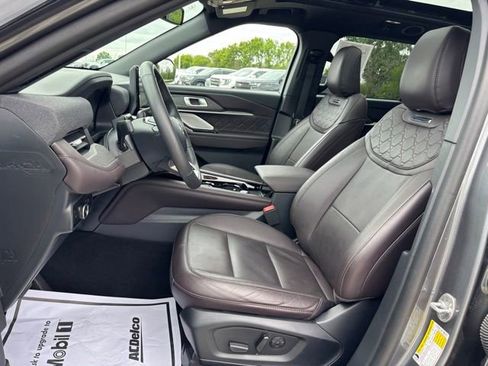 Used 2025 Ford Explorer Platinum w/ Ultimate Package AWD/4WD image 18
