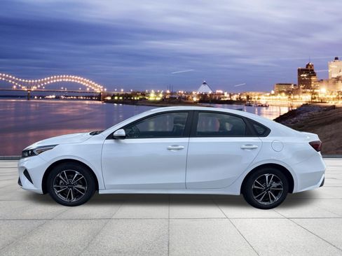 Used 2024 Kia Forte LXS FWD image 2