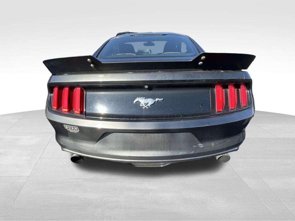 Used 2017 Ford Mustang Coupe RWD image 3