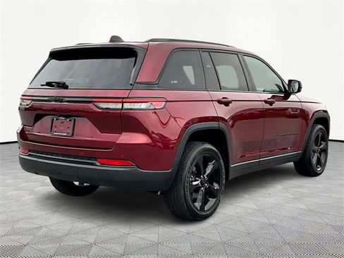 Used 2023 Jeep Grand Cherokee Altitude image 6