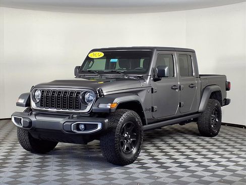 Used 2024 Jeep Gladiator Sport image 3