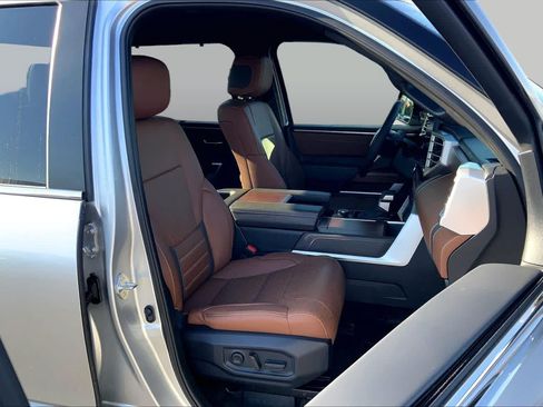 Used 2025 Toyota Tundra 1794 Edition AWD/4WD image 9