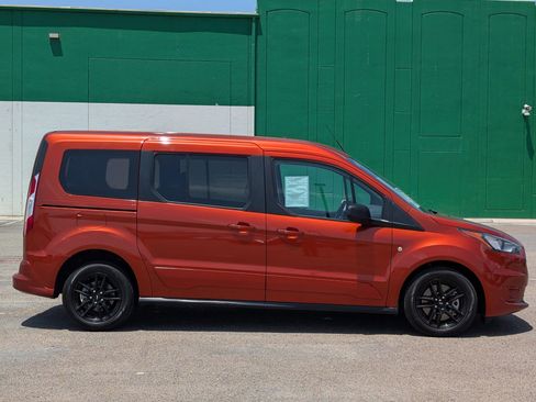 Used 2022 Ford Transit Connect XLT image 10