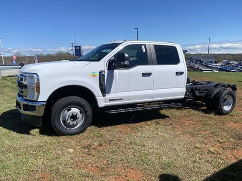 New 2026 Ford F350 XL w/ XL Chrome Package AWD/4WD image 4