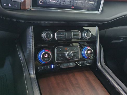 Used 2023 GMC Yukon XL Denali Ultimate AWD/4WD image 27