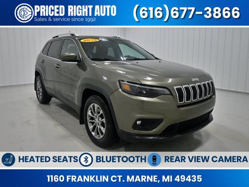 Used 2019 Jeep Cherokee Latitude Plus w/ Comfort/Convenience Group AWD/4WD image 1