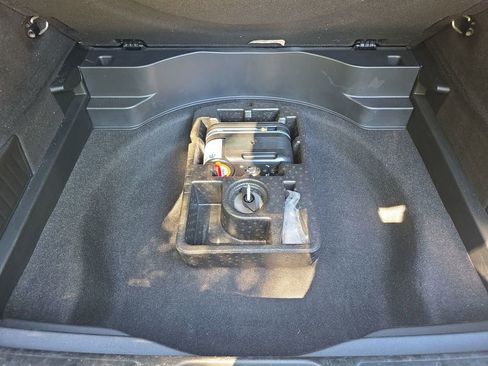 Used 2019 Jeep Cherokee Limited w/ Luxury Group FWD image 34