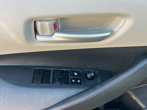 Used 2021 Toyota Corolla LE FWD image 12