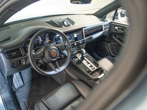 Certified 2026 Porsche Macan AWD/4WD image 4