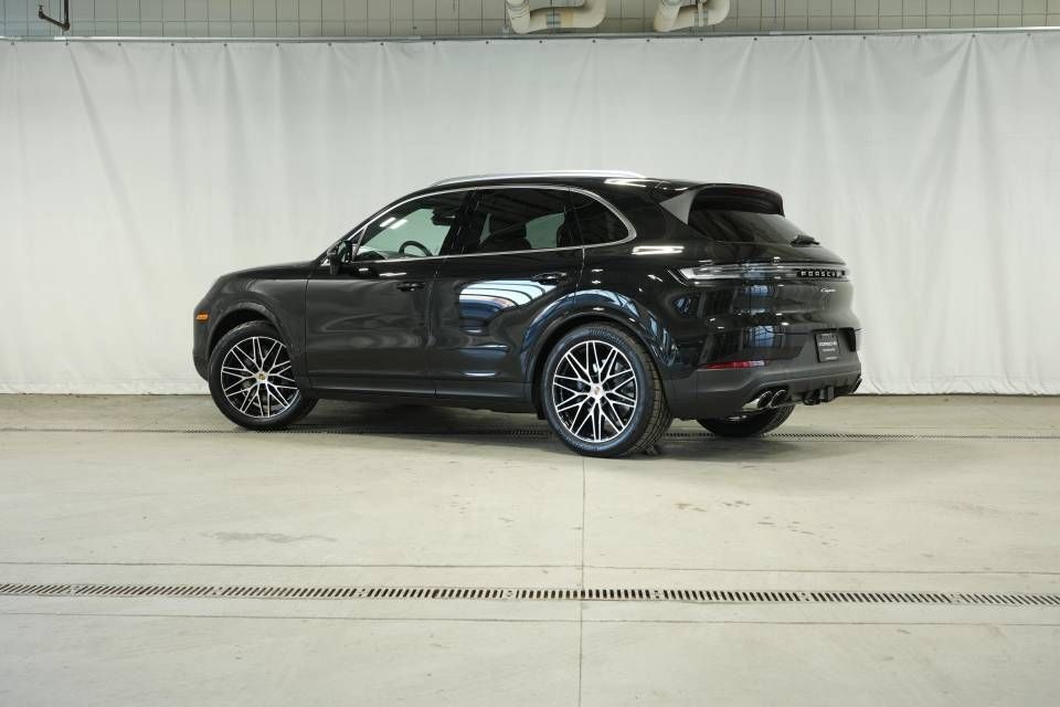 Certified 2026 Porsche Cayenne AWD/4WD image 3